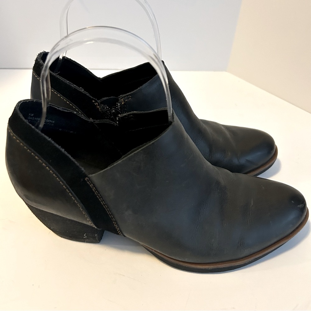 Korks By KorkEase Black Leather Boots Booties Size 7 Gem